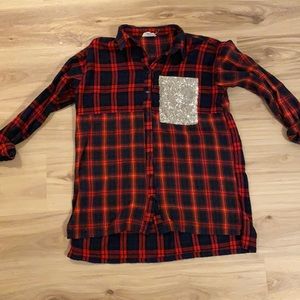 Festive Plaid Red & Navy button up with a gold pocket size medium